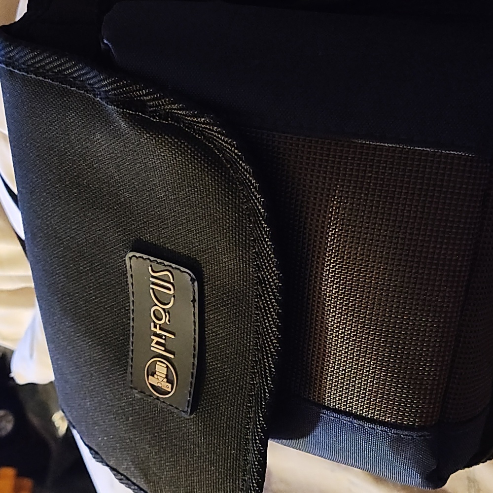 In Focus camera bag w strap carrier